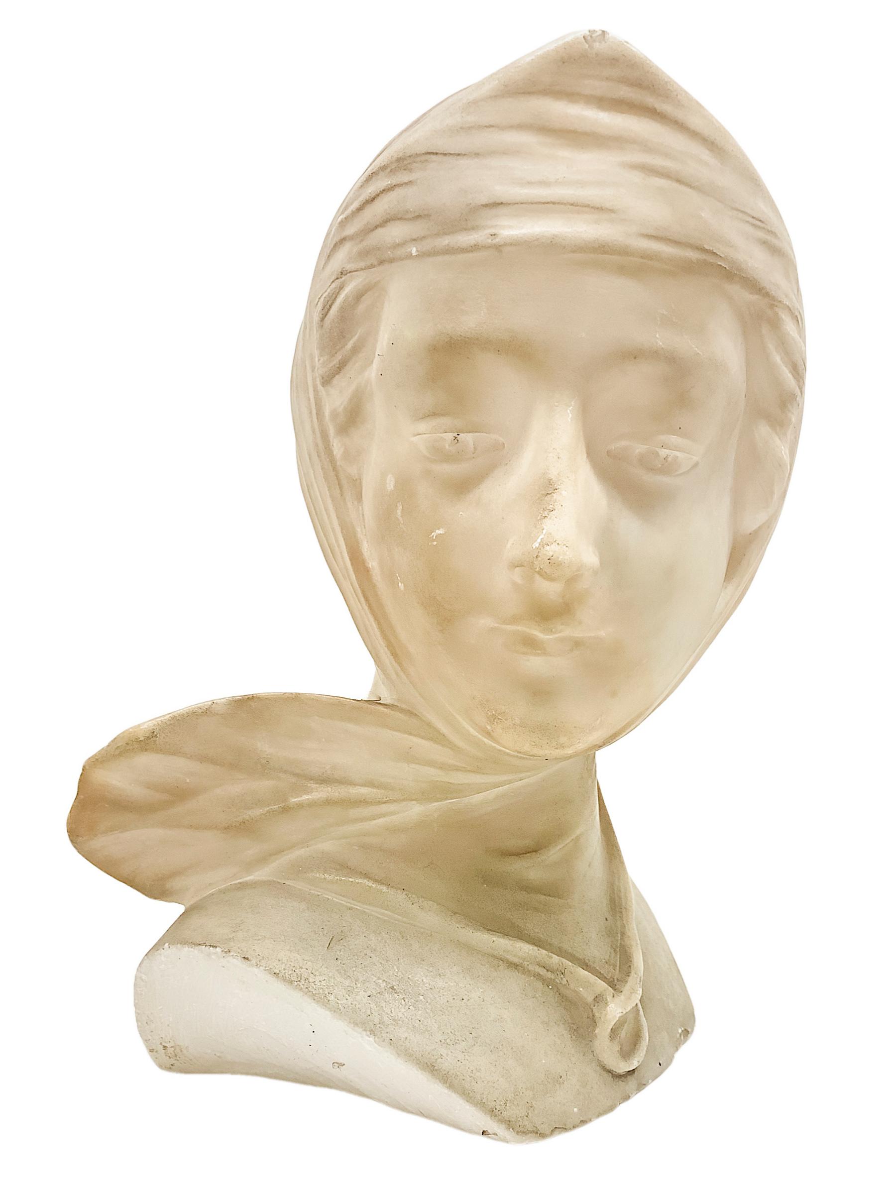 White marble statuette depicting a young woman with fulare head. H cm 19. Base 7x9 cm. - Image 2 of 6