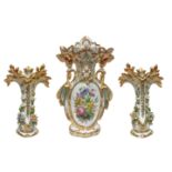 Triptych Louis Philippe porcelain floral decorations and gold. Nineteenth century. 44. H cm Cm 32.
