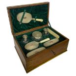 Vanity Set, silver 800. In an elegant wooden box. It consists of 8 pieces: 3 brushes, 1 mirror, 1
