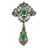 Brooch in gold and silver with cabochon emeralds, with diamonds and pearls. Gr 20.6