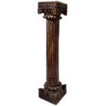 Wood column with capital, 19th century. H 99 cm, 20 x 20 cm base.
