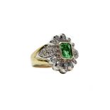 Ring in yellow gold, diamonds and emeralds. Brilliant 1,10 ct, emeralds kt 1:40 .GR 12.6