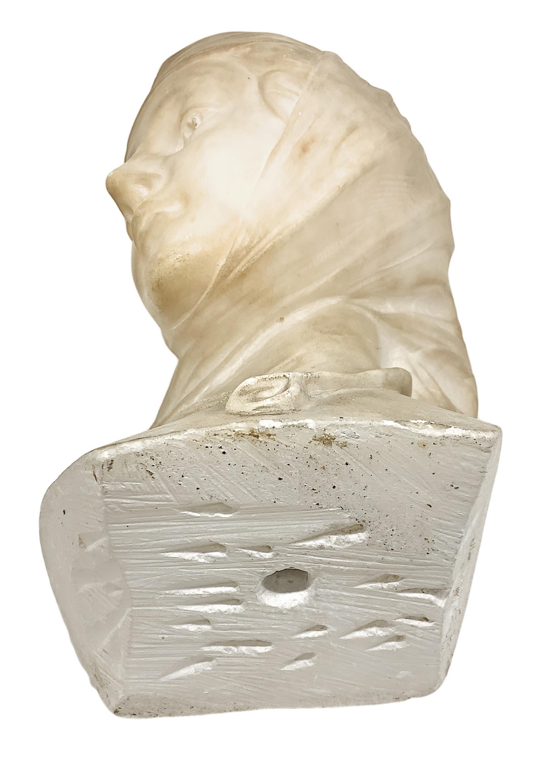 White marble statuette depicting a young woman with fulare head. H cm 19. Base 7x9 cm. - Image 6 of 6