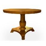 Biedermeier round table extendable, 20th century. Four-spokes base and lion foot. H 65 cm, diameter