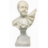 Marble sculpture depicting Pierrot, nineteenth / twentieth century. With marble base. H 16 cm Base