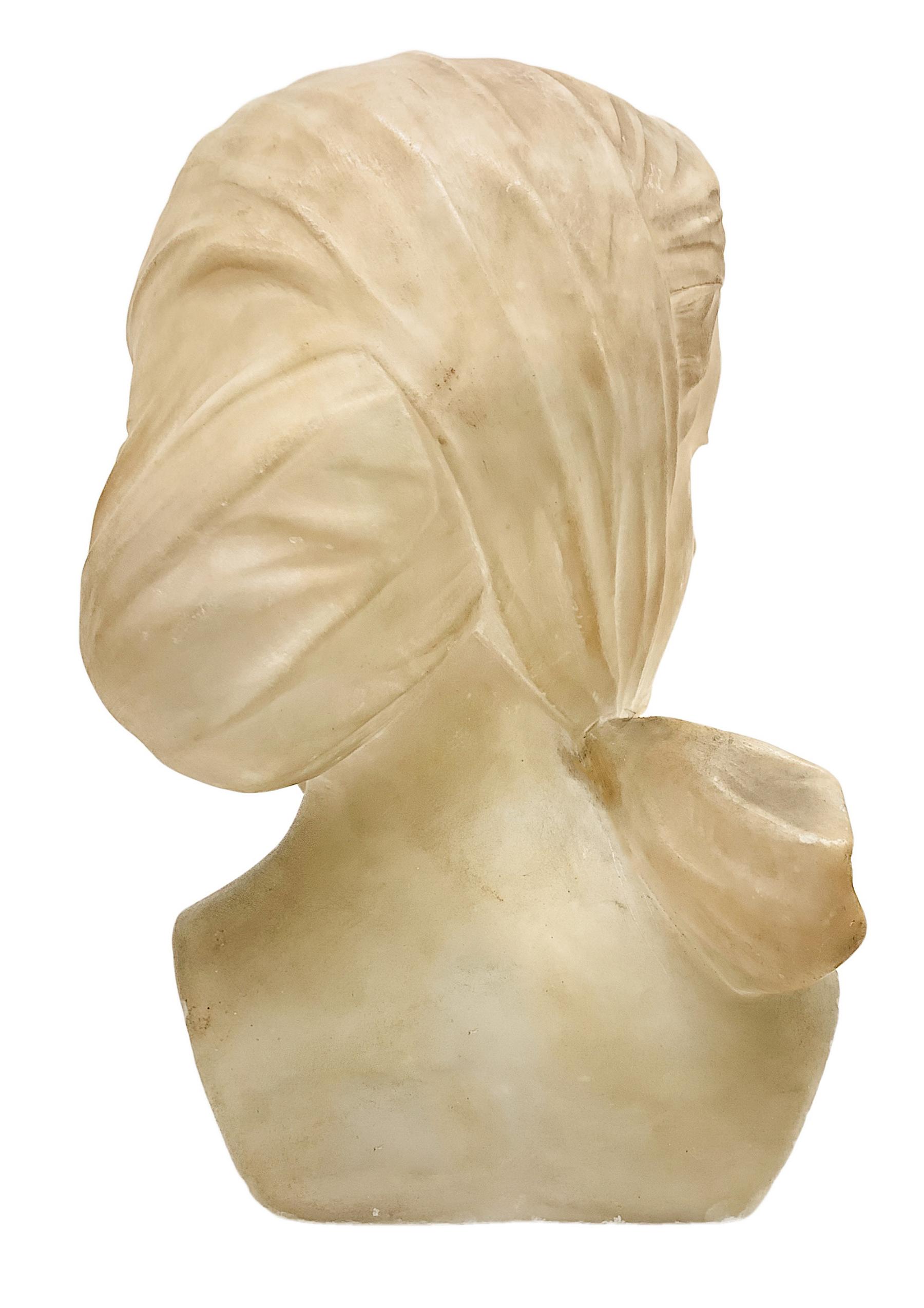 White marble statuette depicting a young woman with fulare head. H cm 19. Base 7x9 cm. - Image 5 of 6
