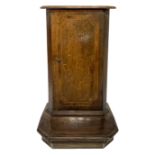 Inginocchiatoio container walnut, late nineteenth century. Inlays on the front. H 85 cm by 40