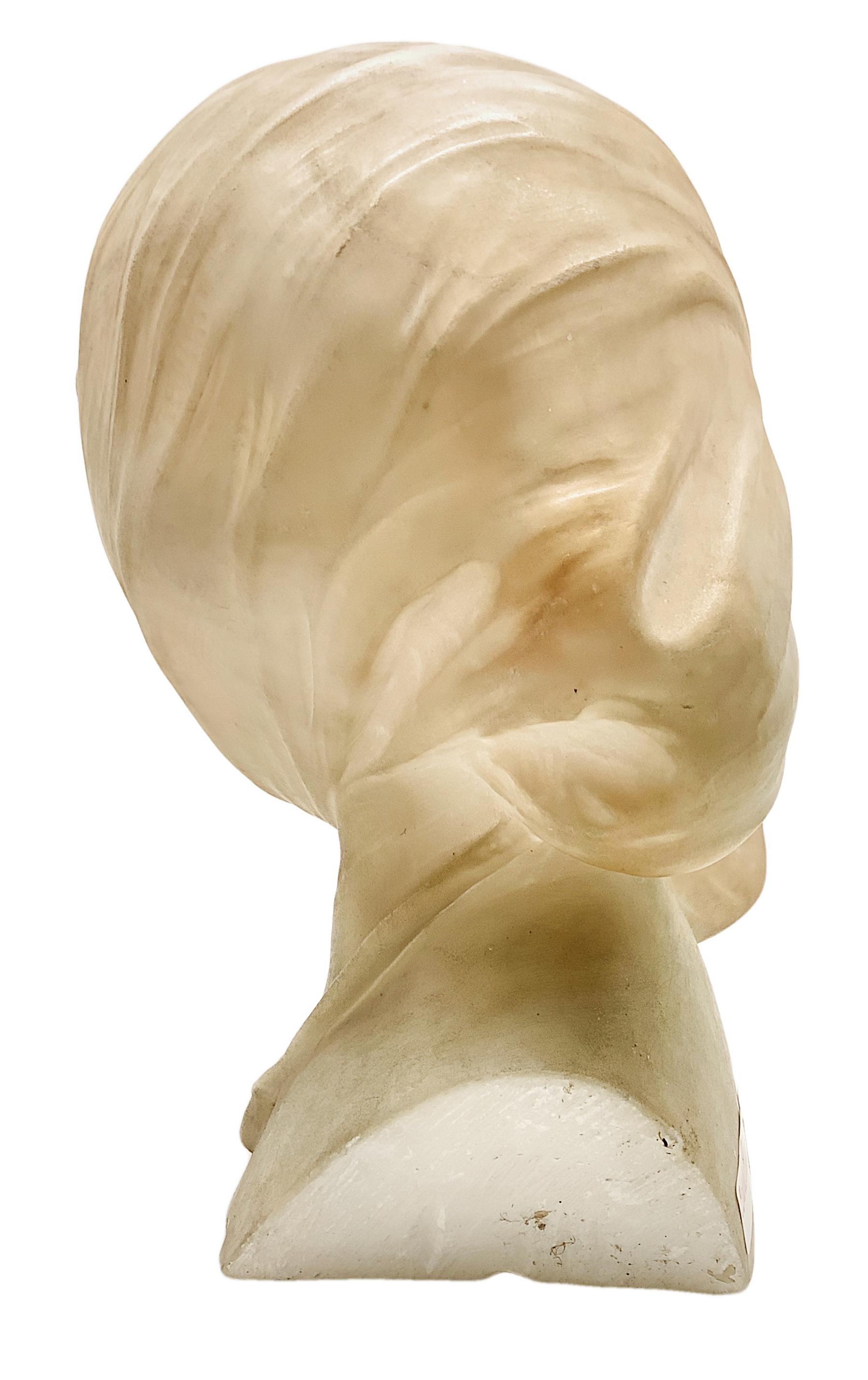 White marble statuette depicting a young woman with fulare head. H cm 19. Base 7x9 cm. - Image 4 of 6