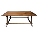 Refectory table in walnut, with four legs torchon with horizontal strings on both sides. End of the