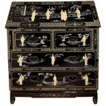 Ribalta lacquered black with applications in bone, ivory and precious stones. XX Century. China. Cm