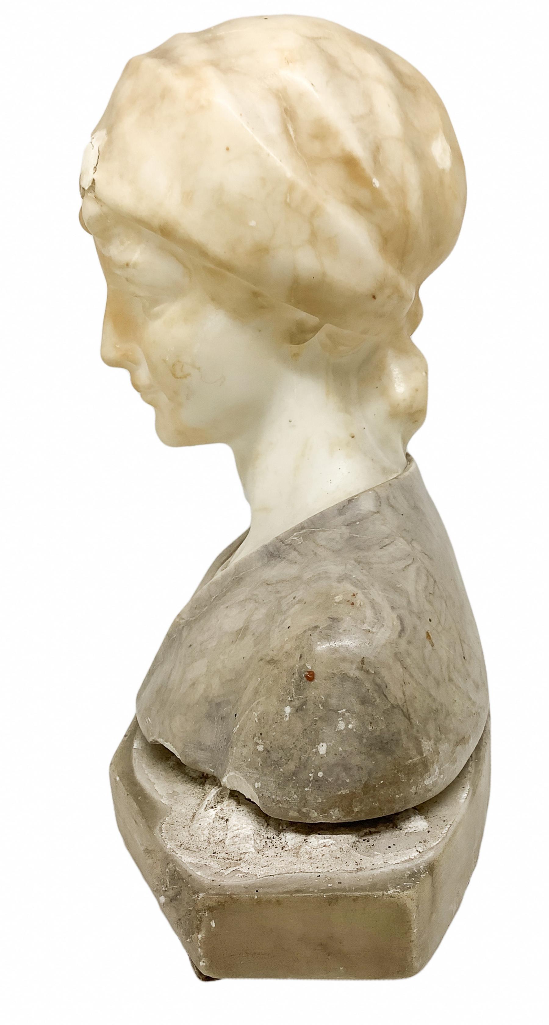 Marble bust depicting young woman with gray robe. 20th secolo.Base shaped marble. H cm 23 cm Base - Image 4 of 5