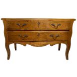 Chest of Drawers in solid walnut, eighteenth century, Emilia. A two drawers. H cm 91x148x62