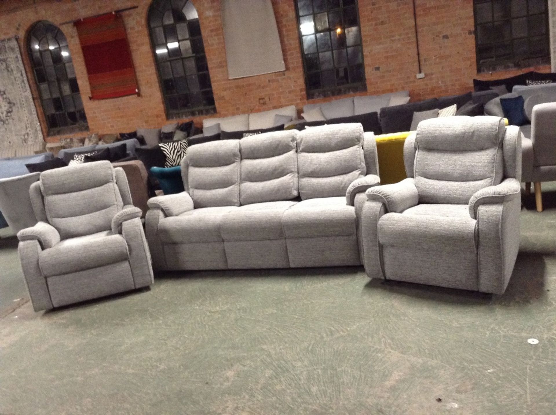 GREY PATTERNED 3 SEATER SOFA AND 2 X ELECREIC RECL