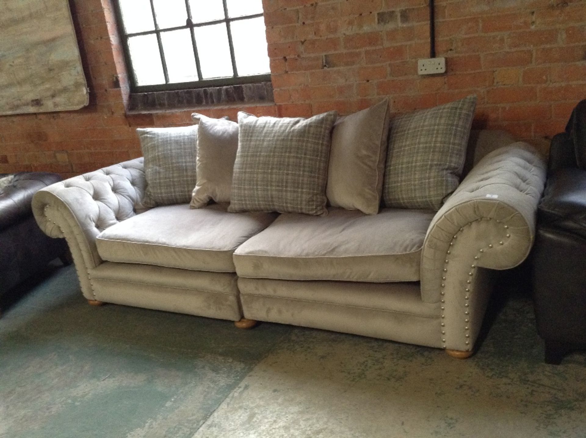 BEIGE CHESTERFIELD 3 SEATER SOFA (ST31-128585)