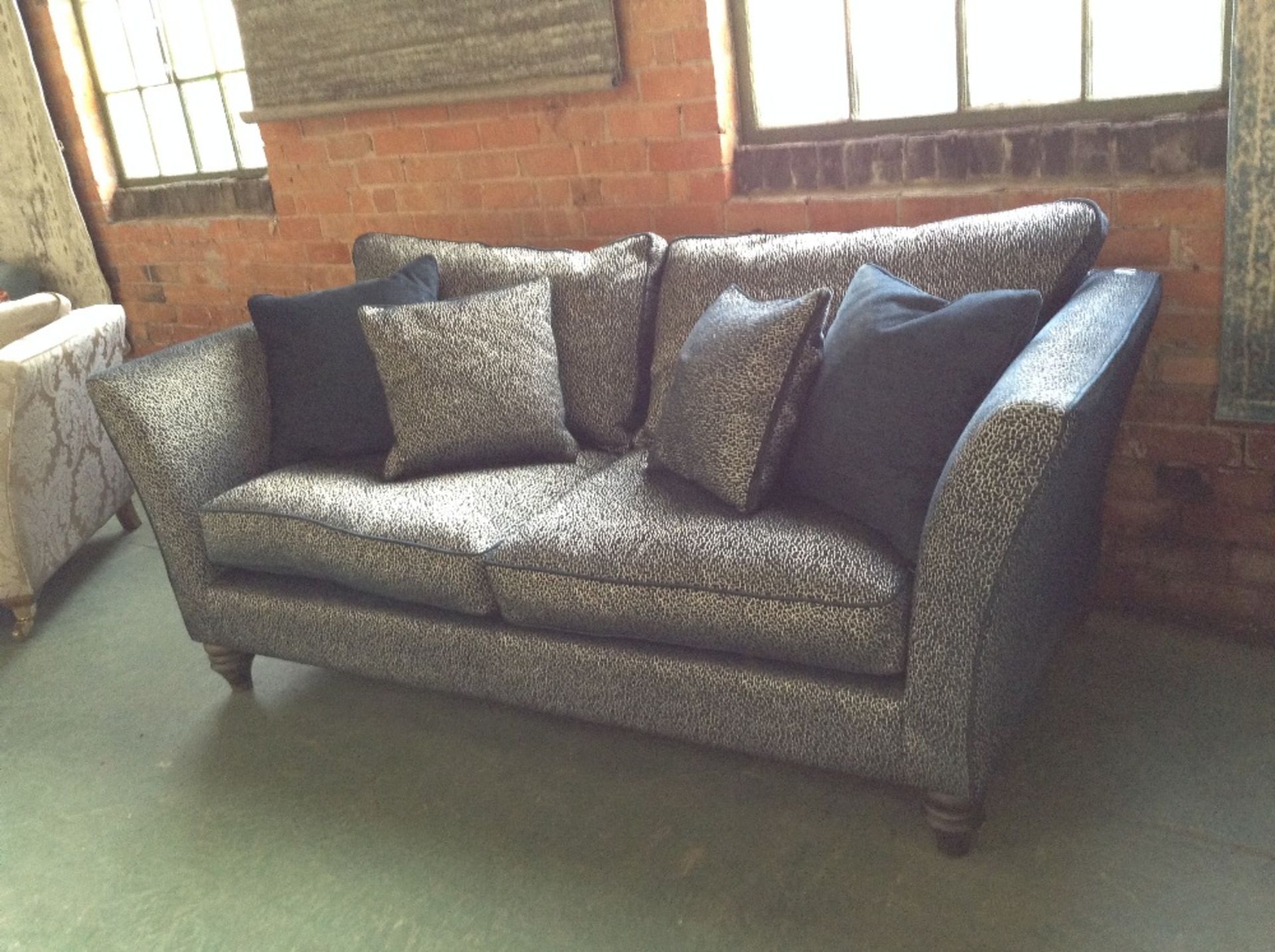 SILVER AND BLUE PATTERNED 3 SEATER SOFA (ST31-6510