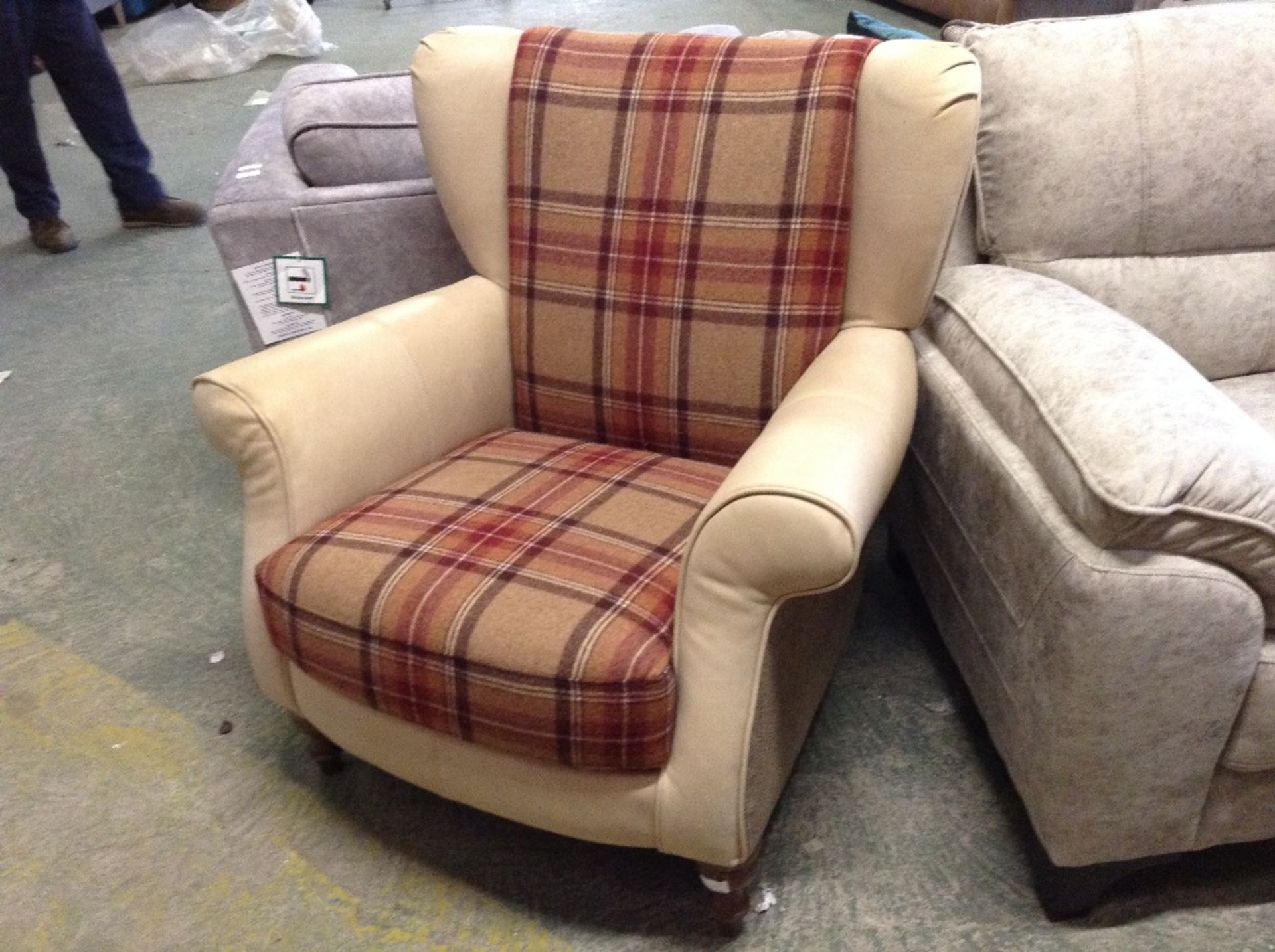 CREAM HALF HIDE WING CHAIR (ST31-131896)