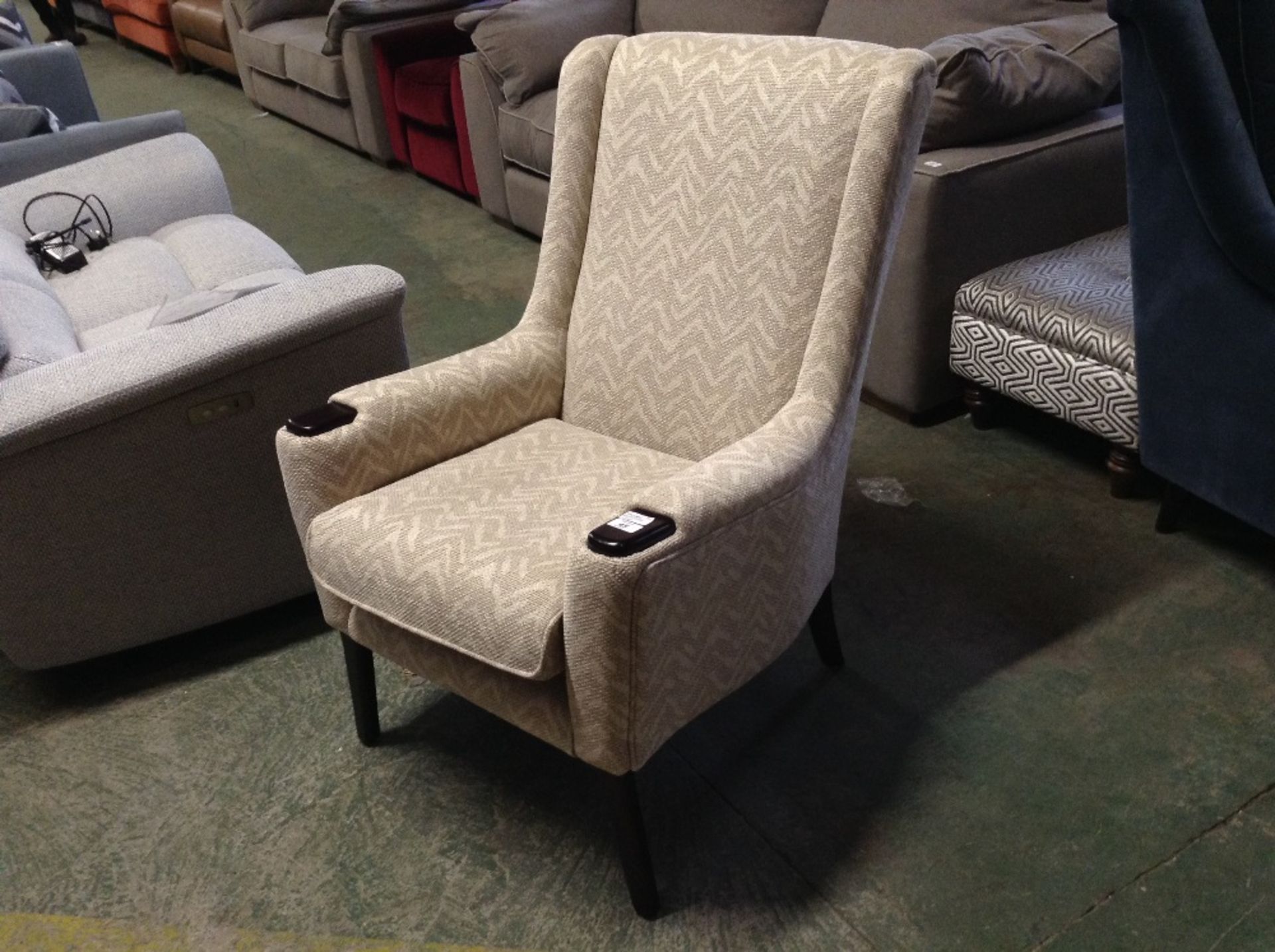 BEIGE PATTERNED WING CHAIR (TROO1882-WOO637372)