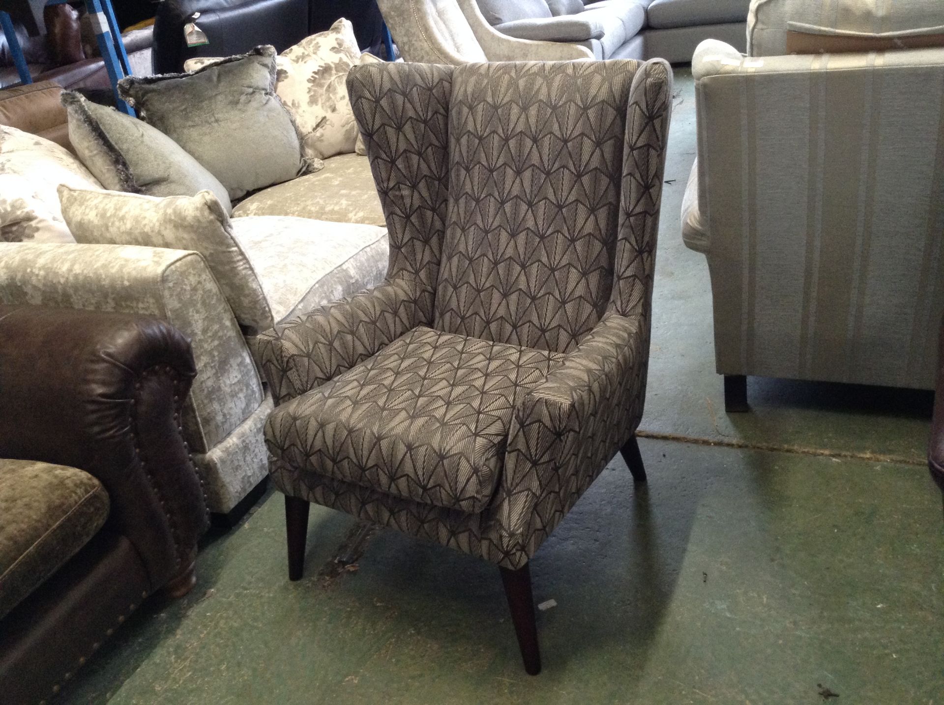 GREY PATTERNED WING CHAIR (TROO1883-WOO637426)