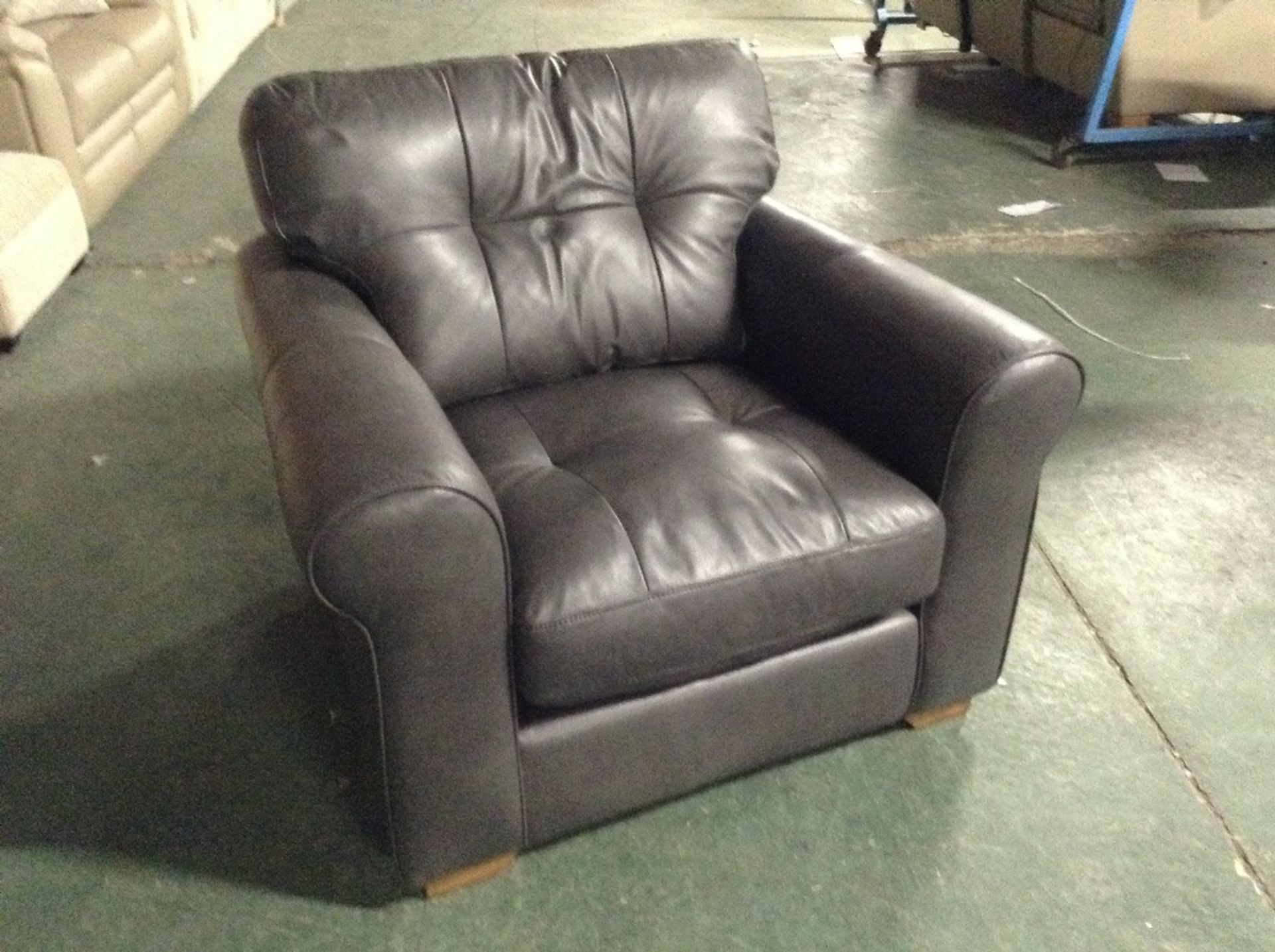 GREY LEATHER CHAIR (WM79-5)