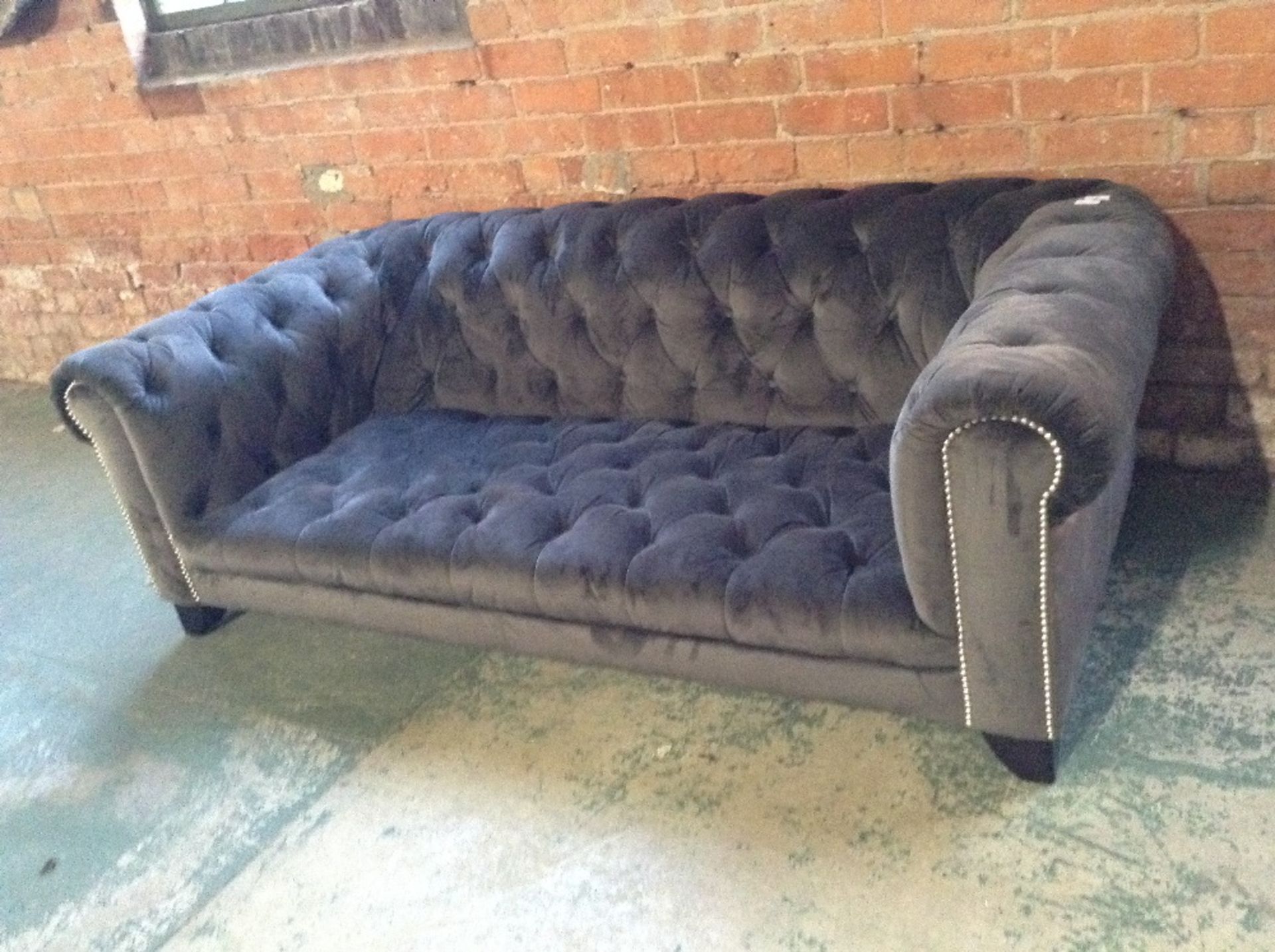 GREY CHESTERFIELD 2 SEATER SOFA (ST32-130798-22)