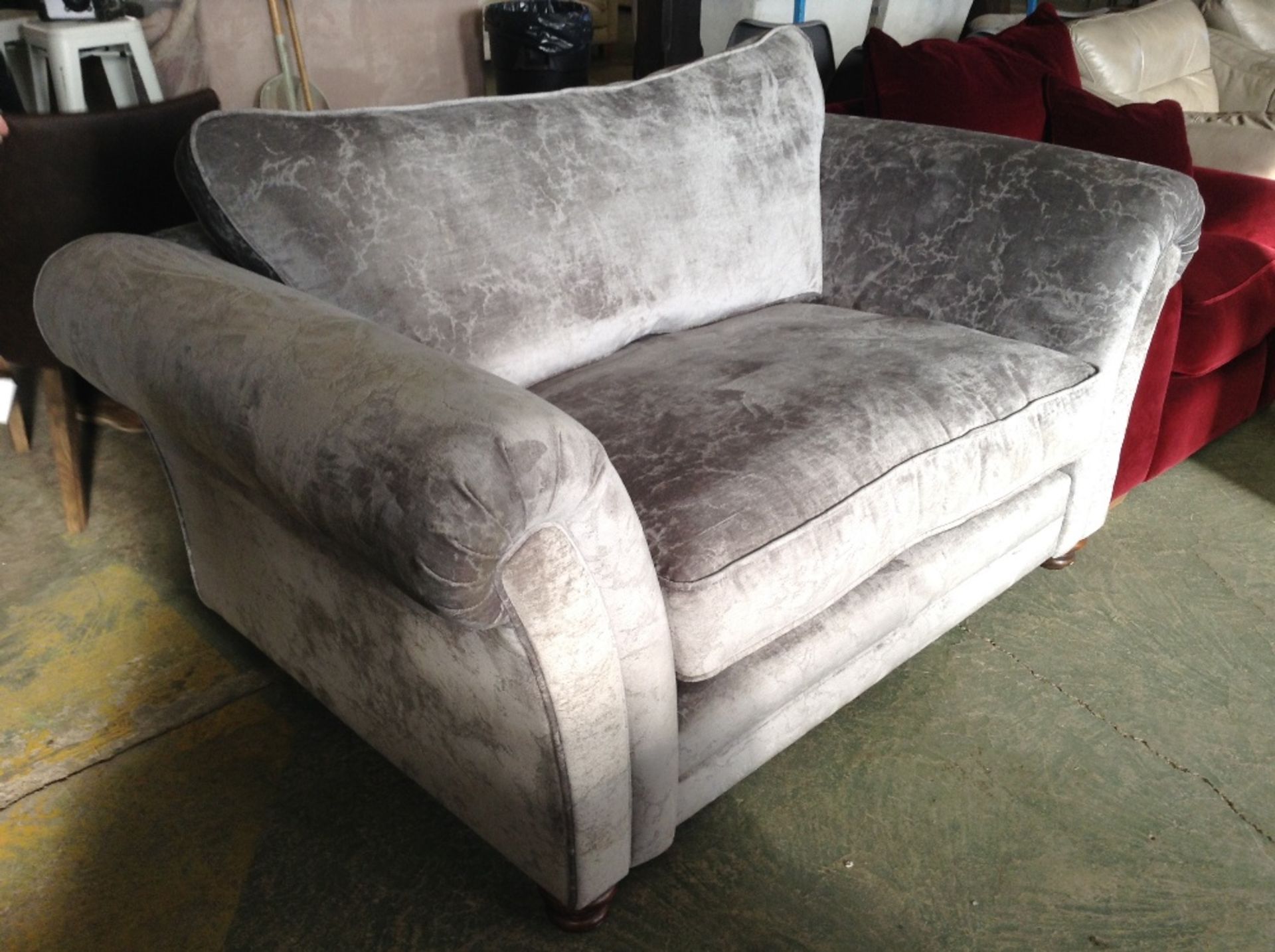 GREY FABRIC LARGE SNUG CHAIR (ST33-26)