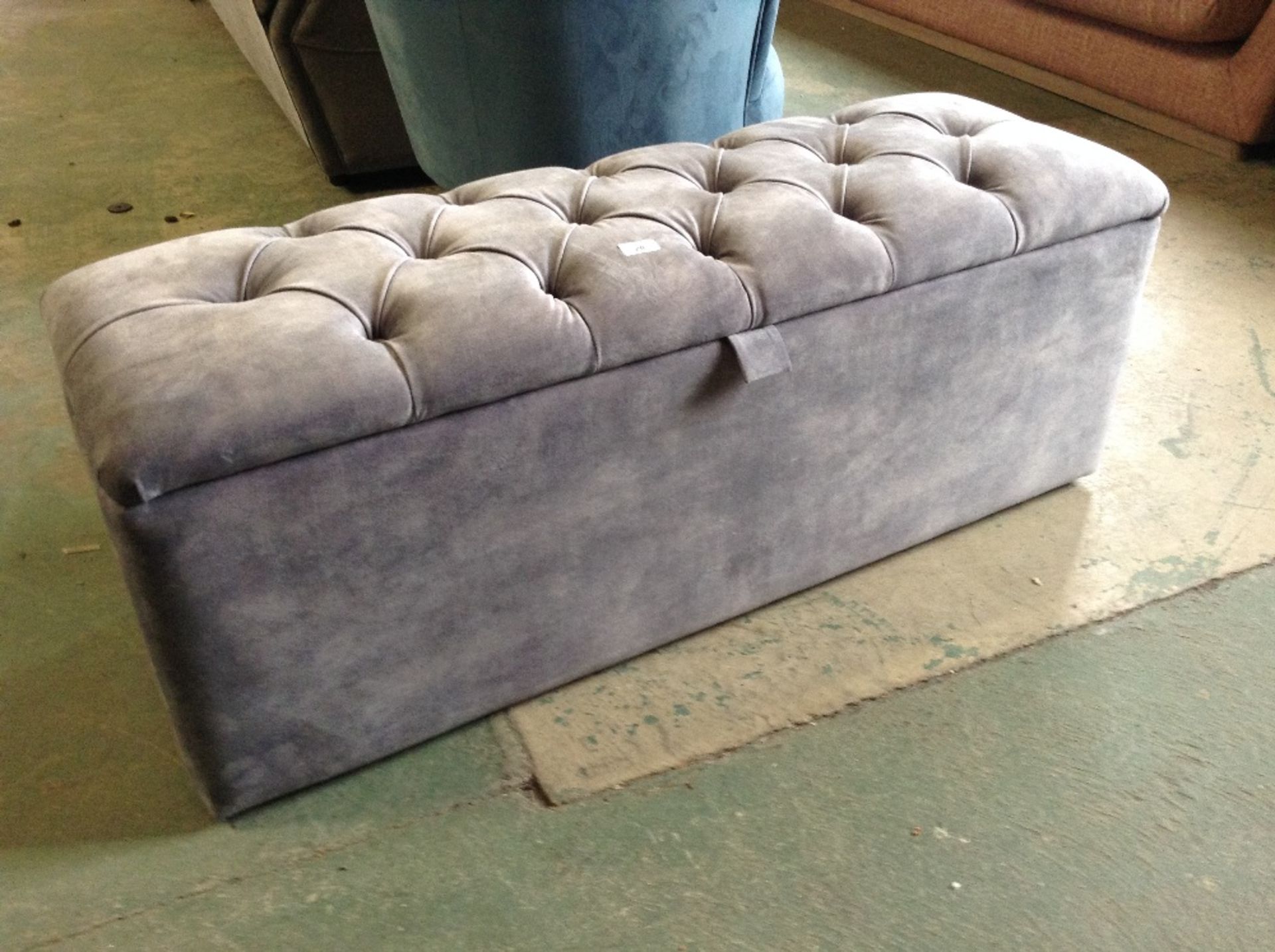 GREY LARGE STORAGE OTTOMAN