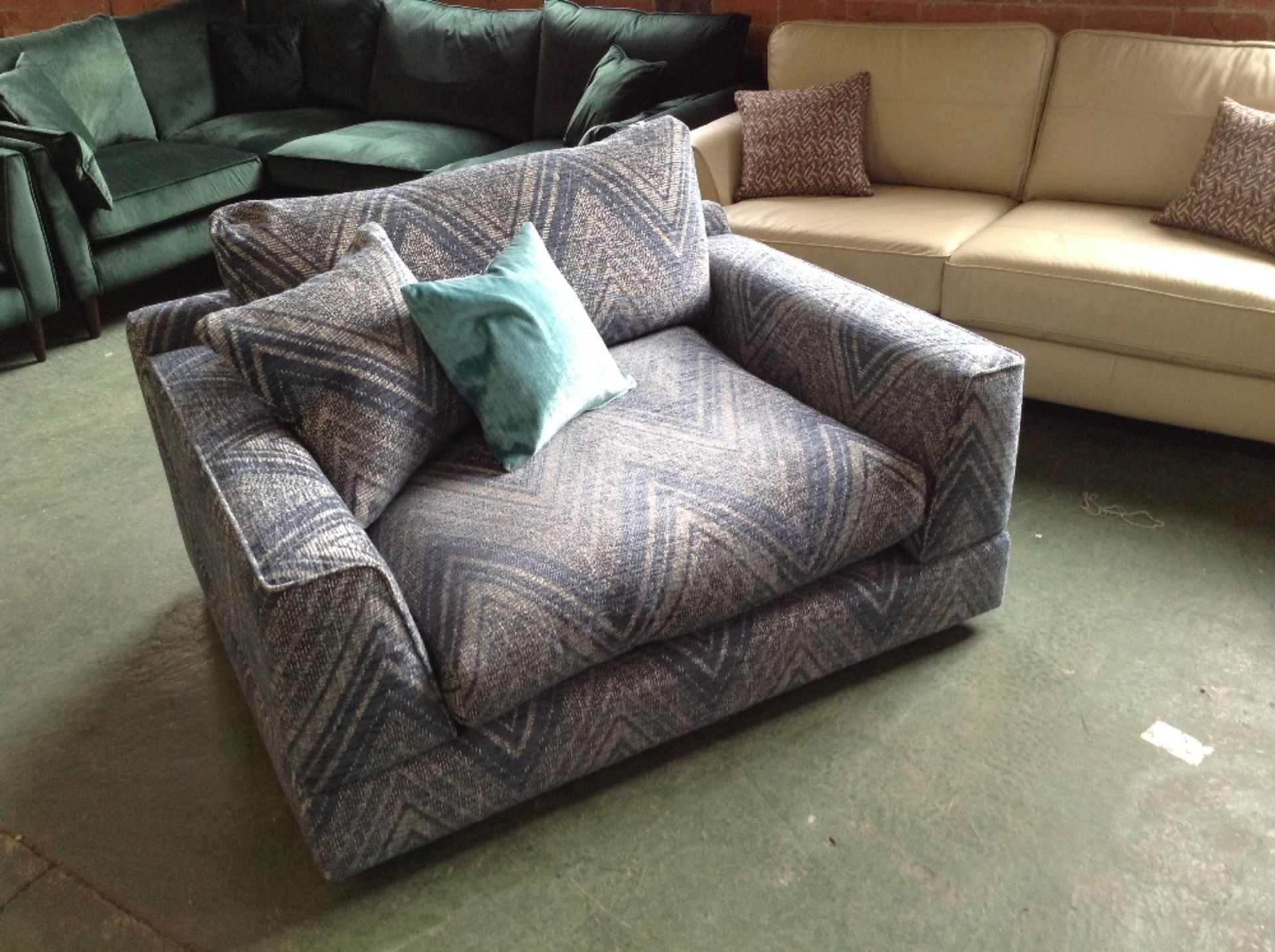 SILVER AND BLUE ZIG ZAG PATTERNED SNUG CHAIR