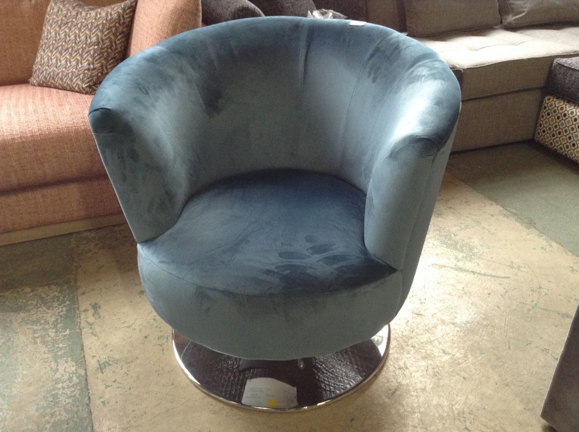 BLUE VELVET SWIVELLING CHAIR