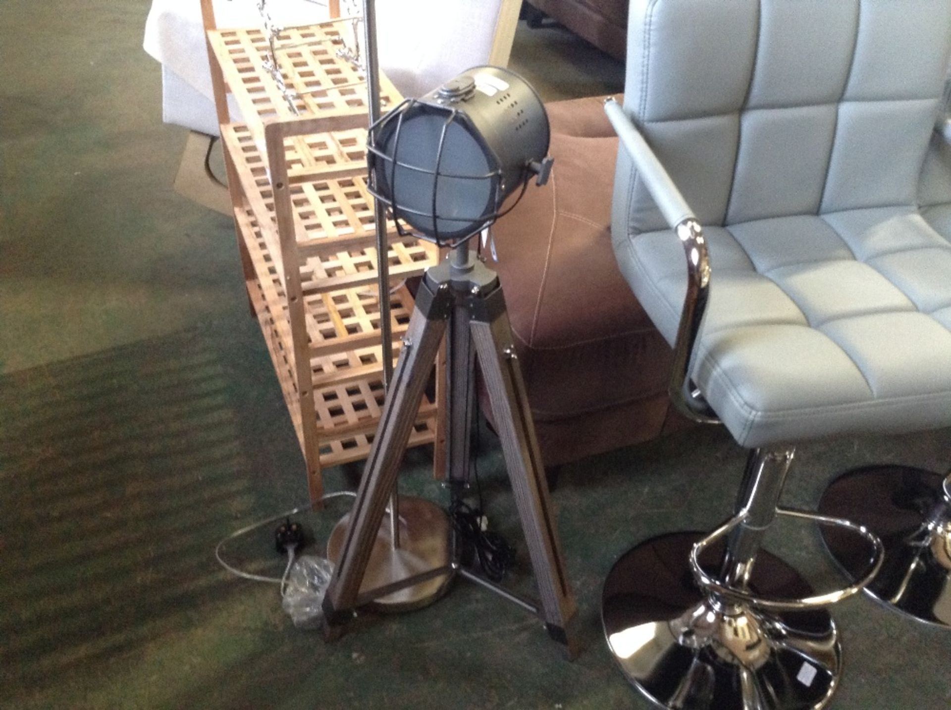 TRIPOD FLOORLAMP