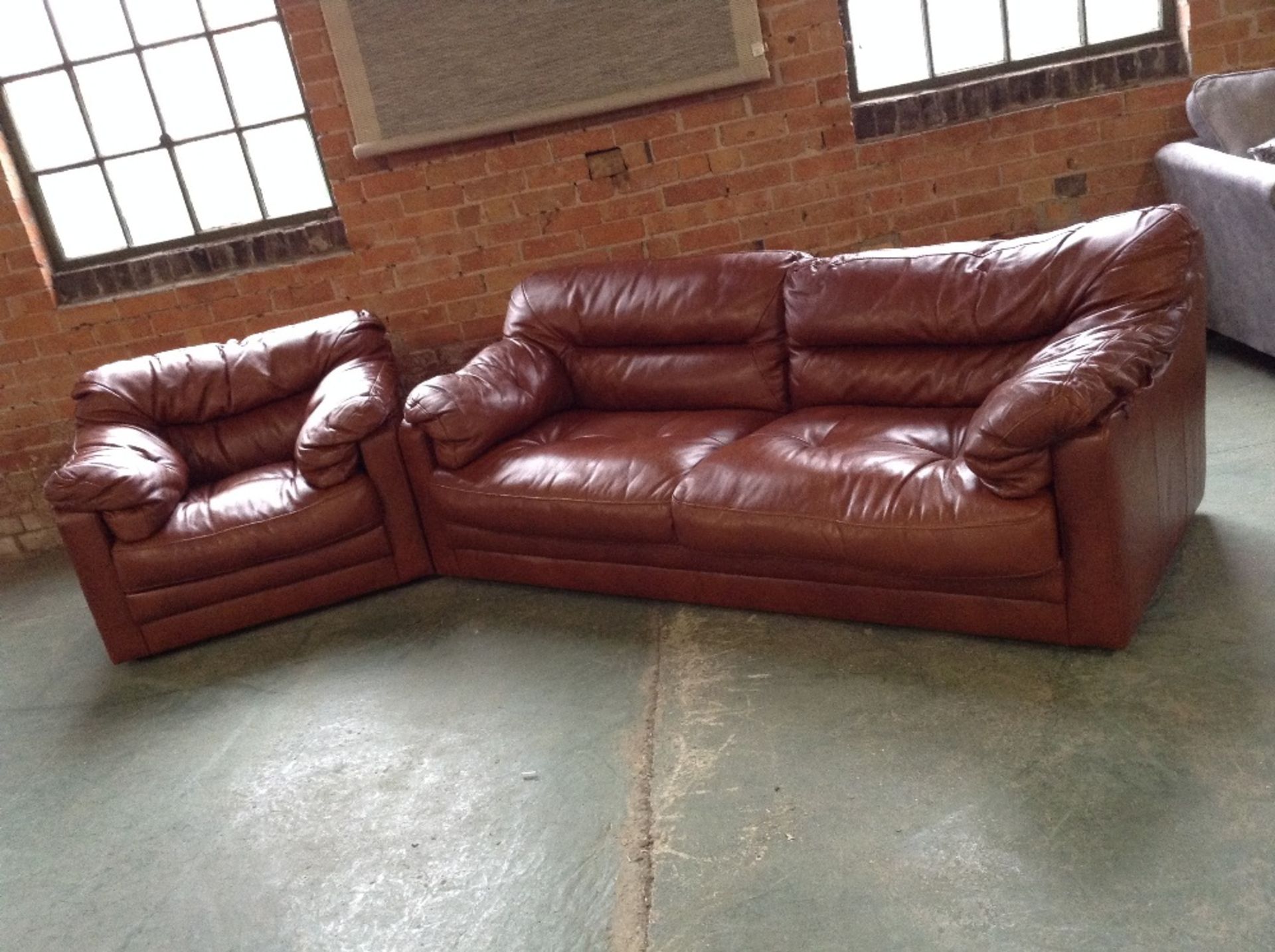 TAN HIDE LARGE 3 SEATER SOFA AND CHAIR (BROKEN ZIP