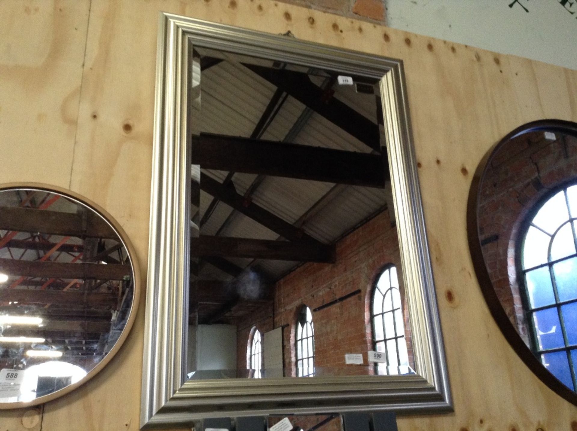 Marlow Home Co. Gwyneth Accent Mirror (YEMI1198 - 16833/11)