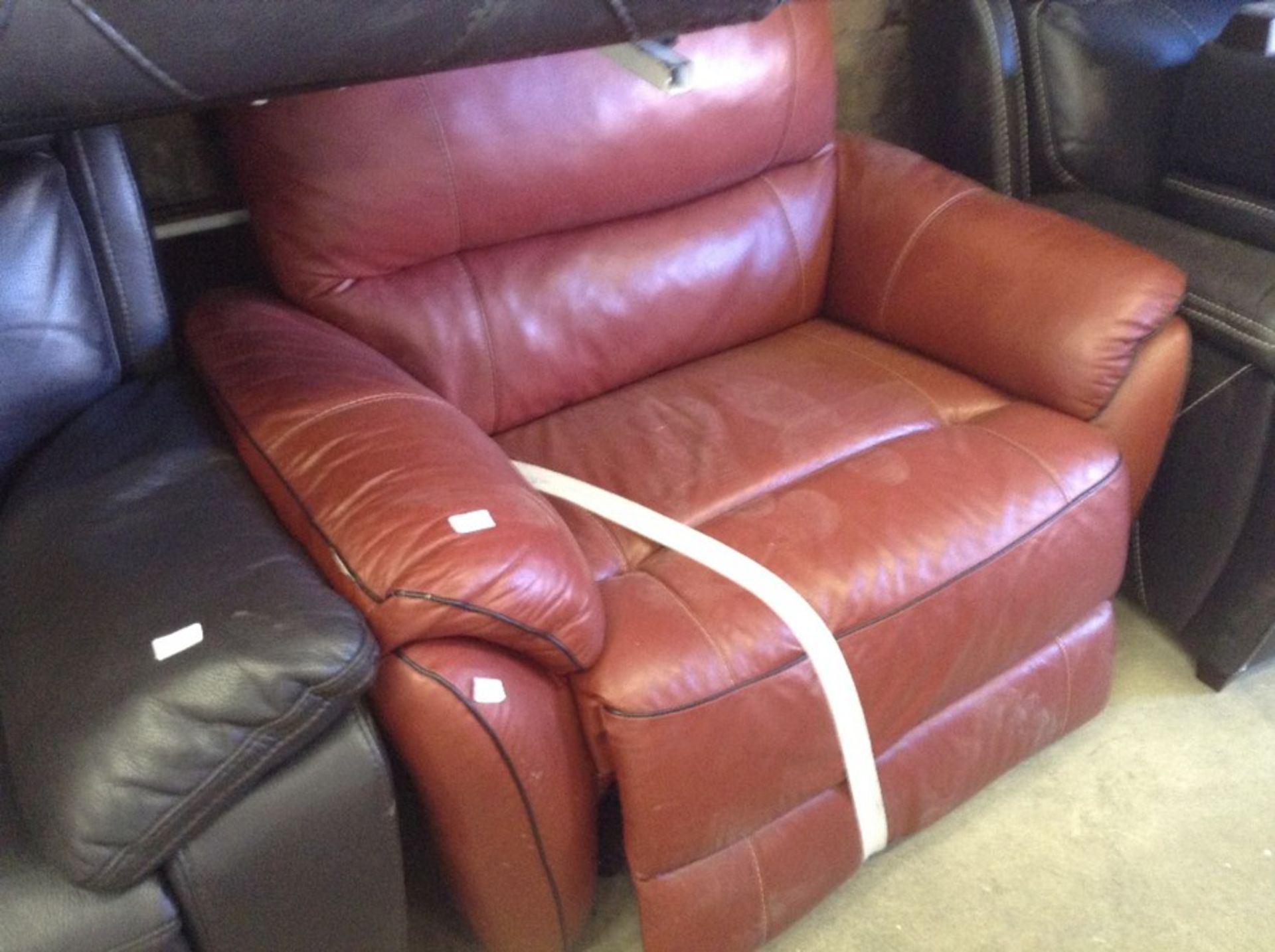 RED AND BLACK MANUAL RECLINING CHAIR (DAMAGED) (F3-16)