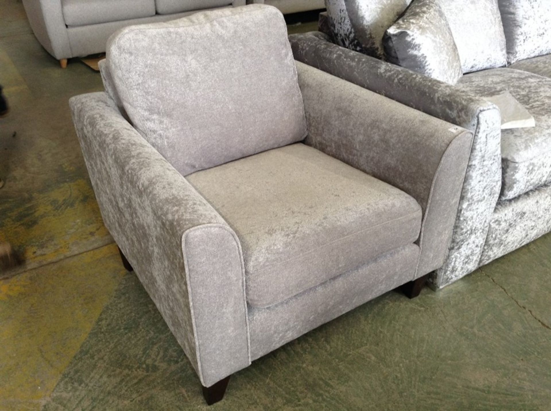 LIGHT GREY ACCENT CHAIR (SFL070)