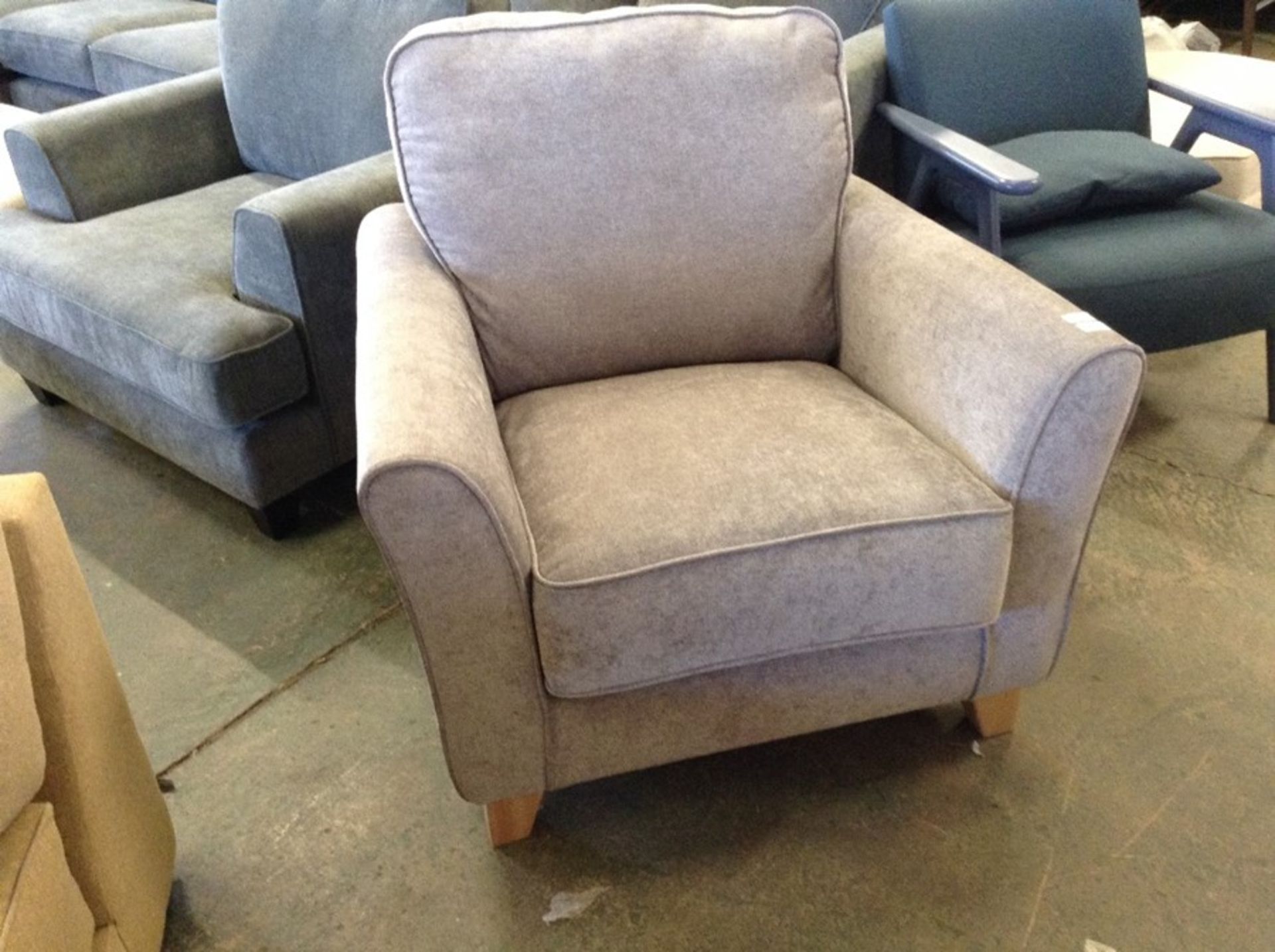 LIGHT GREY ACCENT CHAIR (SFL071)