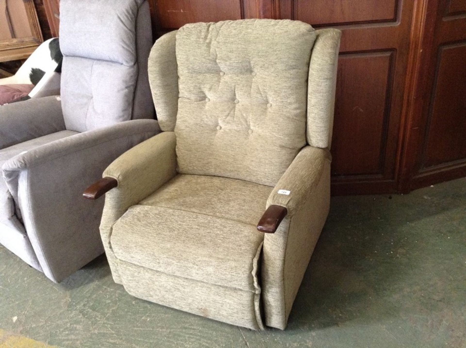 GREEN RISE AND RECLINE CHAIR