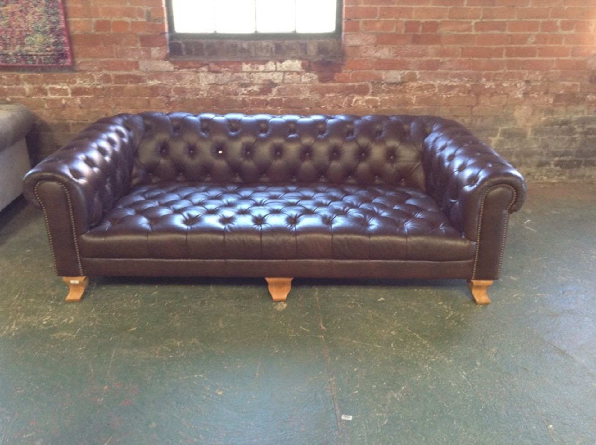 BROWN LEATHER CHESTERFIELD 3 SEATER SOFA (HH8-1368