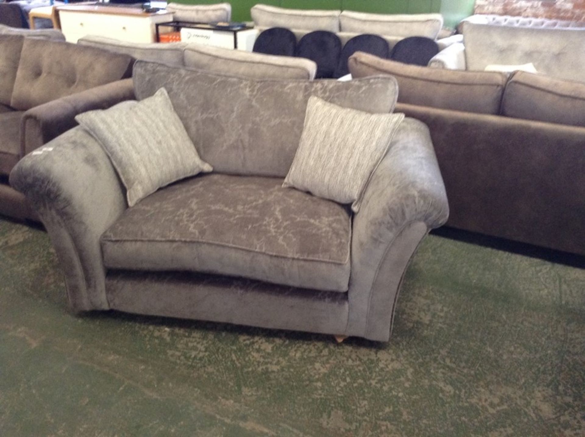 GREY LARGE SNUG CHAIR (HH8-698494-60