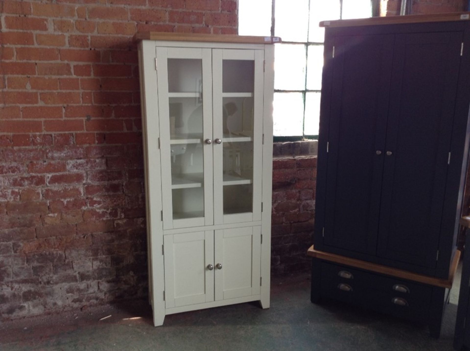 Hampshire Ivory Painted Oak Display Cabinet (CH15-KEL P37)(DAMAGE)