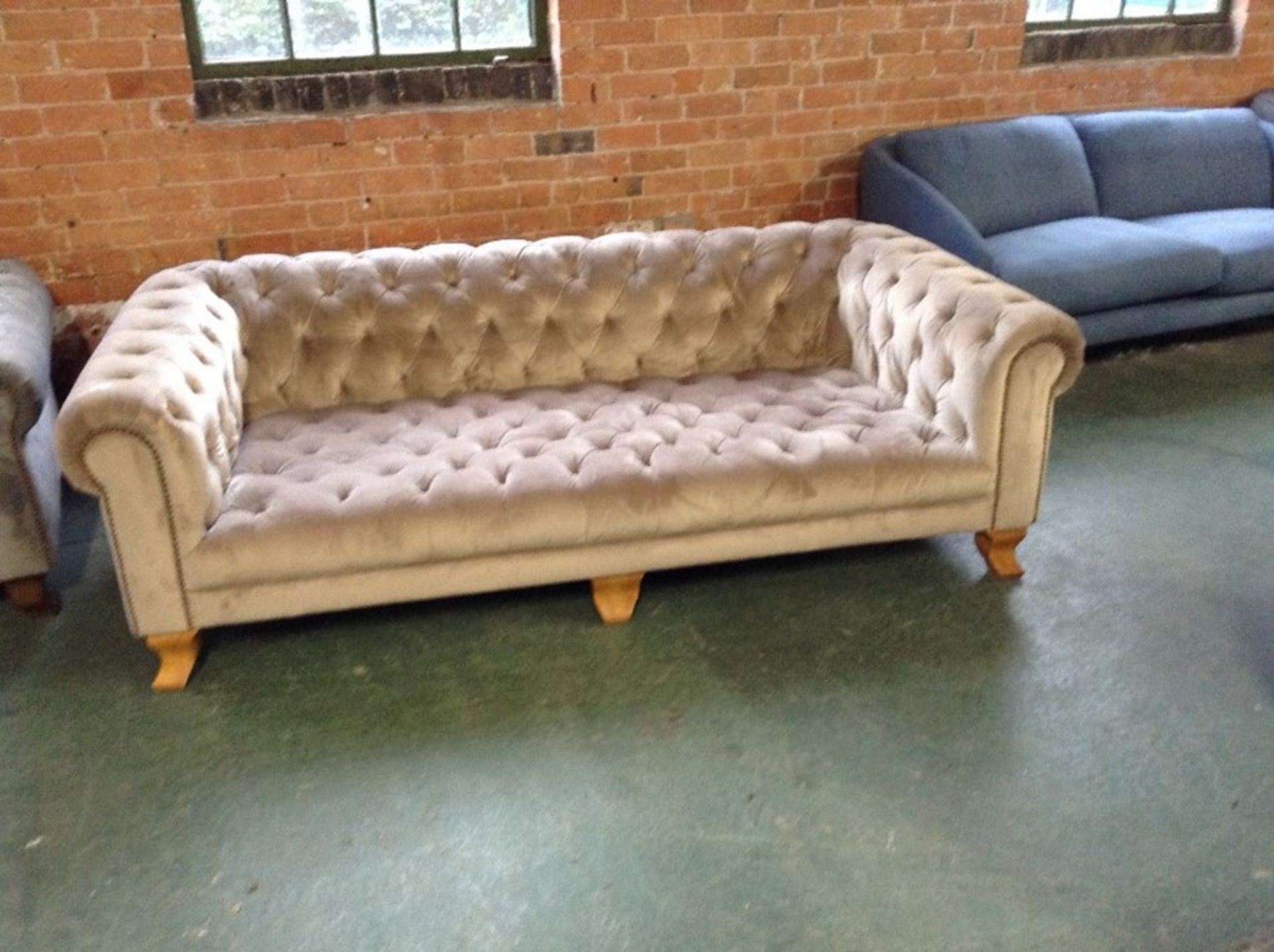 BEIGE CHESTERFIELD LARGE 3 SEATER SOFA (HH10 13759