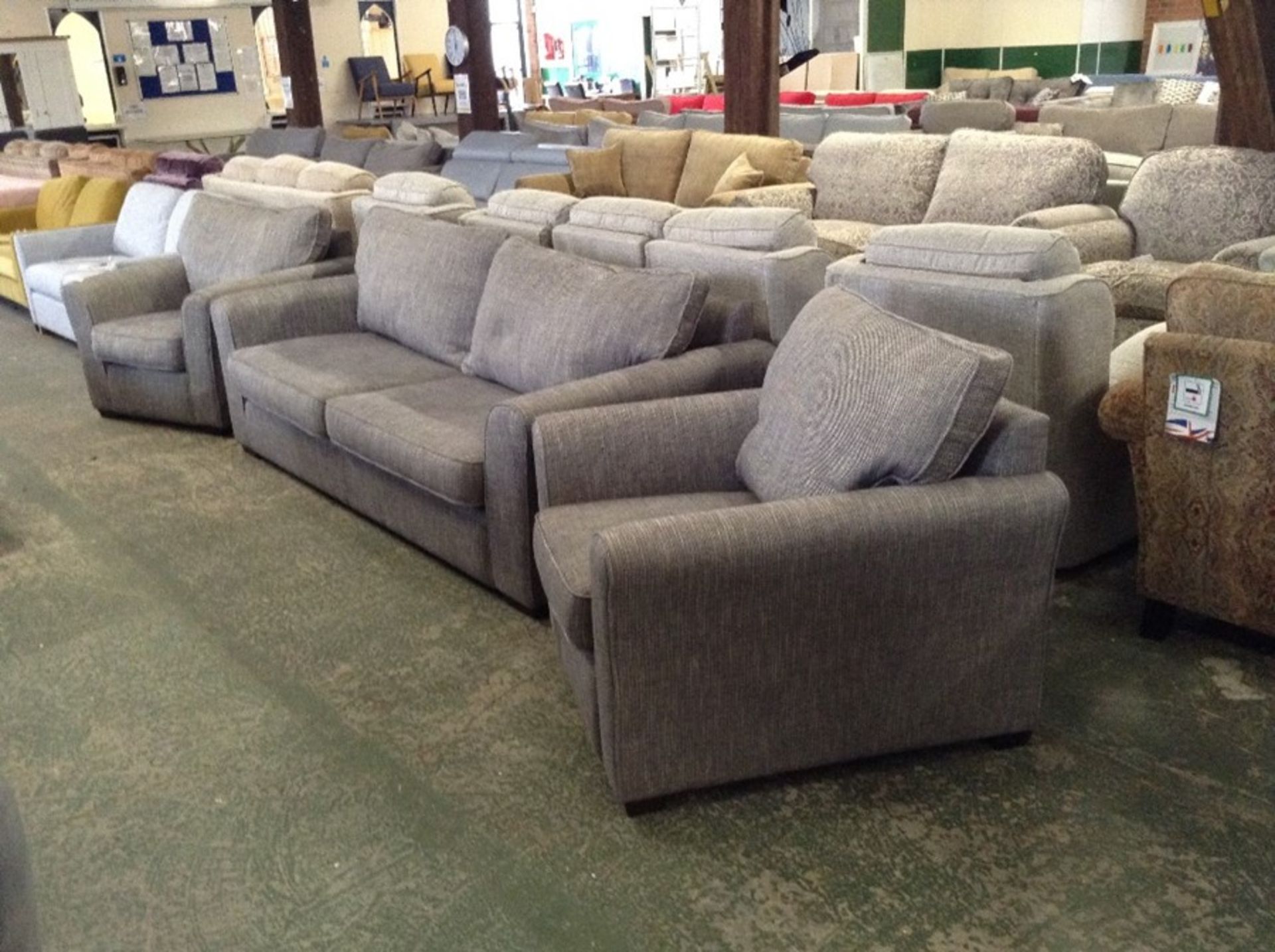 GREY PATTERNED 3 SEATER SOFA AND 2 X CHAIRS (TROO1