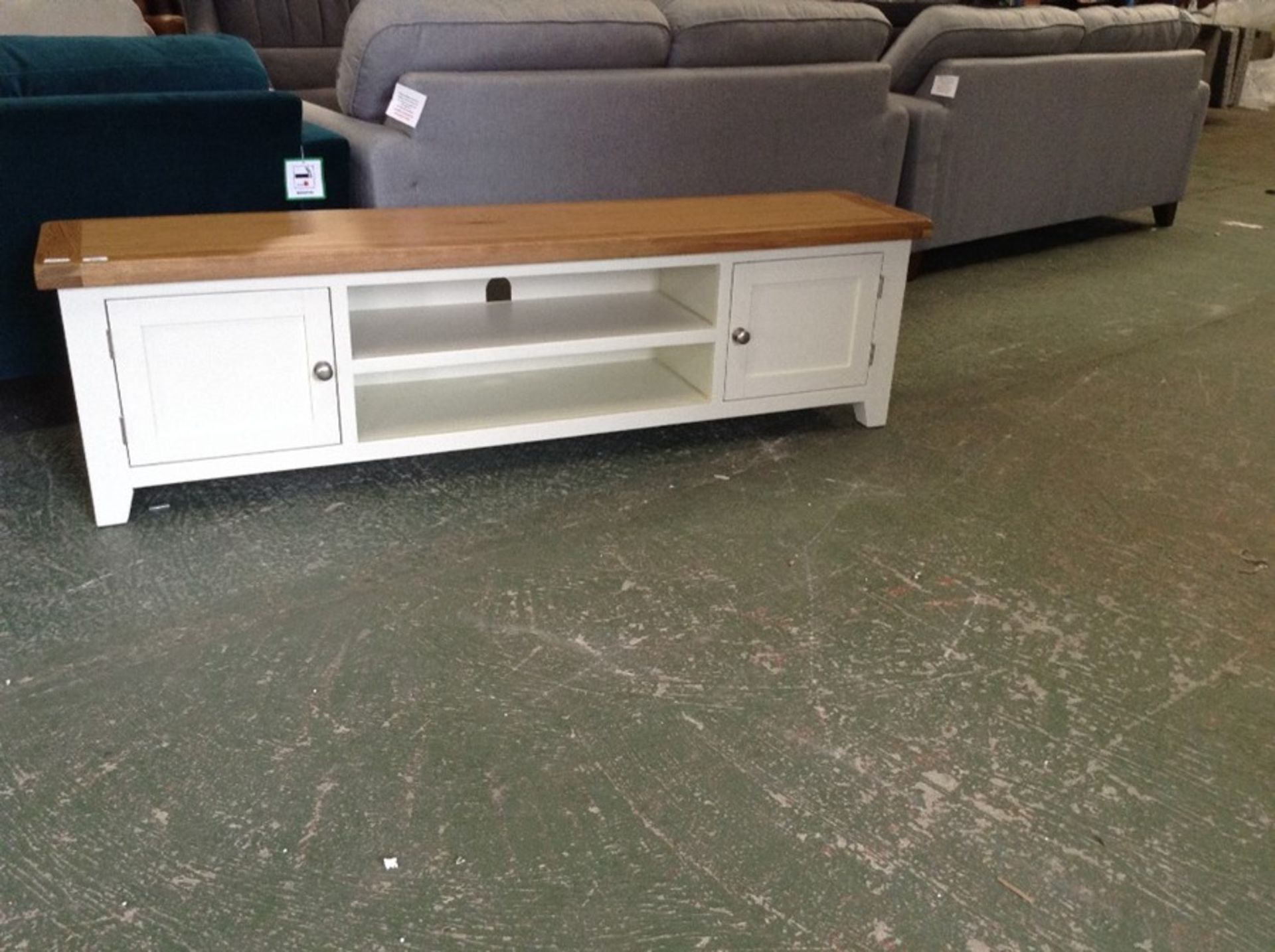 Hampshire Ivory Painted Oak Extra Large TV Unit( KEL P32-CH-5)