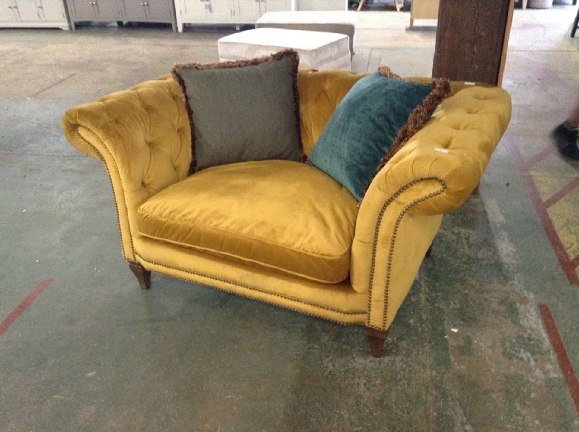 YELLOW CHESTERFIELD SNUG CHAIR (HH15-13 5560-29)