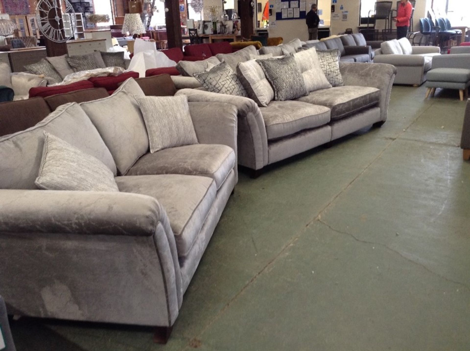 EX SHOWROOM GREY PATTERNED SPLIT 4 SEATER SOFA AND