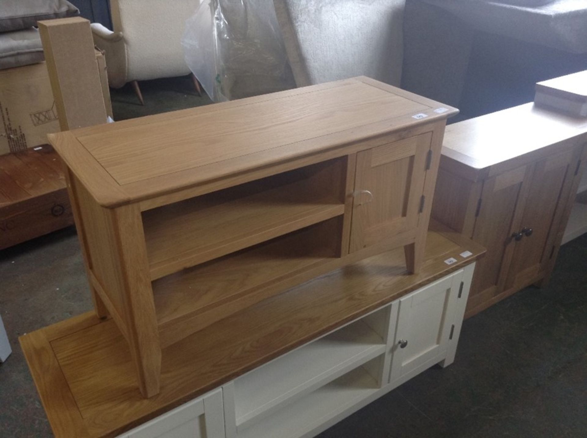 Malvern Shaker Oak Small TV Unit (DAMAGED)(EV08-8