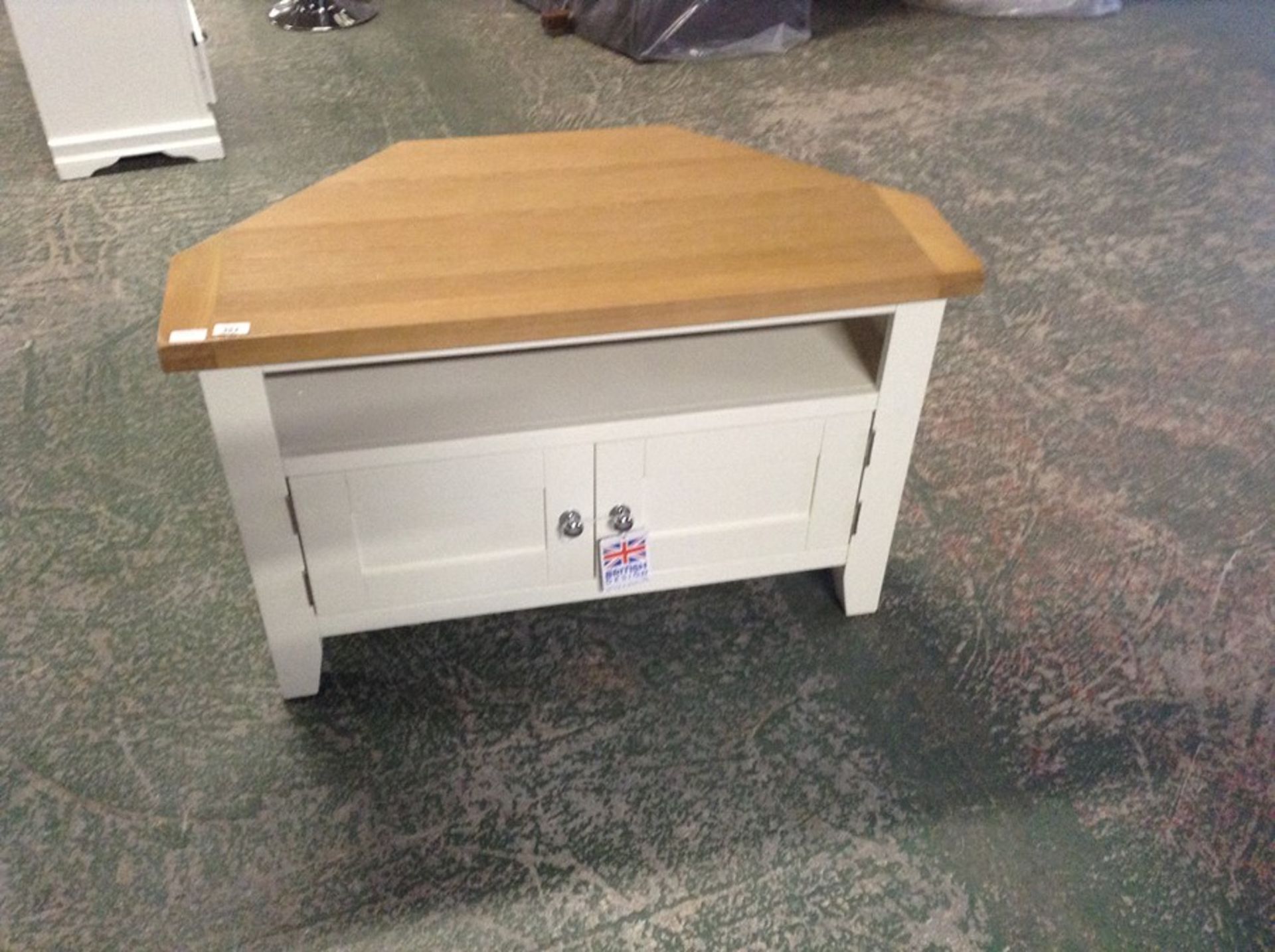 Suffolk White Painted Oak Corner TV Unit (TT-CTv-W-E25)