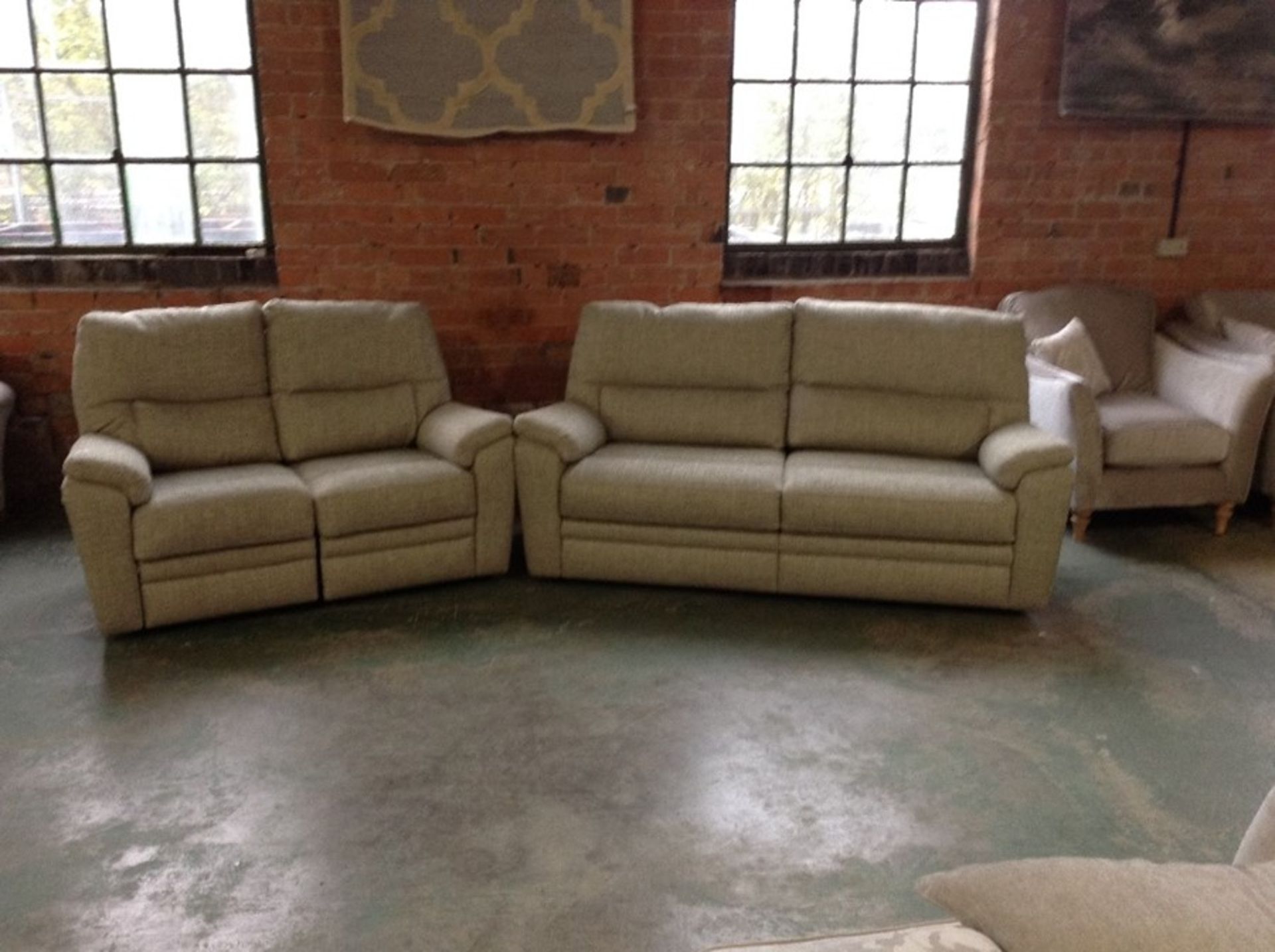 GREEN PATTEREND HIGH BACK 3 SEATER SOFA & ELECTRIC