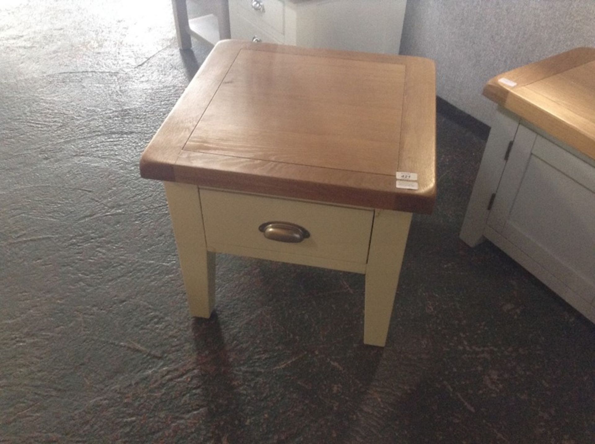 Hampshire Ivory Painted Oak Lamp Table(DAMAGE)(CH1