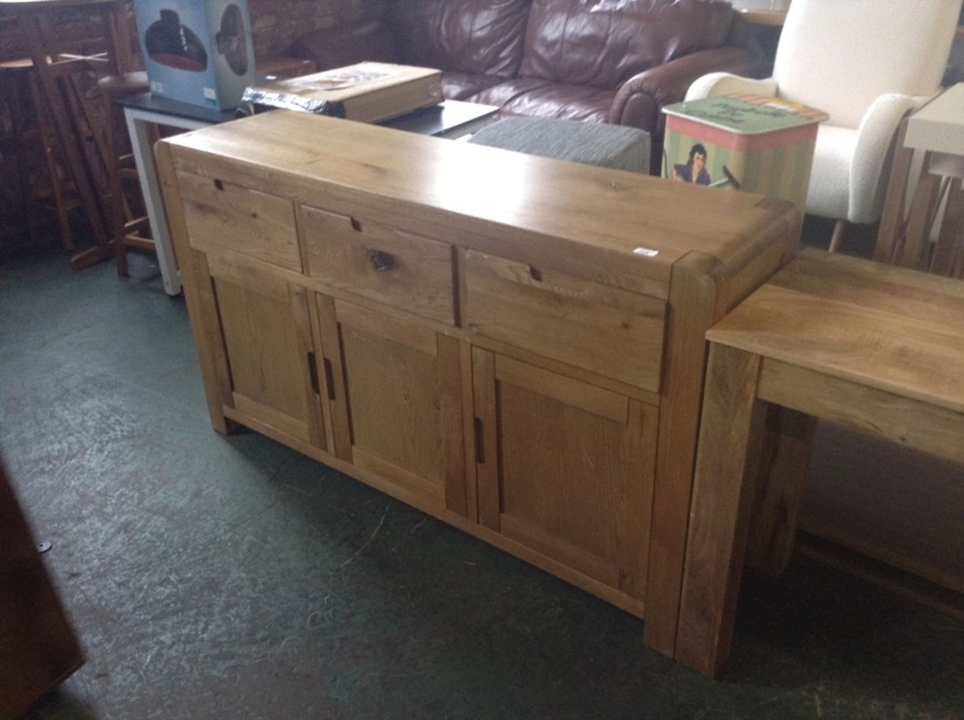 OAK LARGE SIDEBOARD (SCRATCHED)