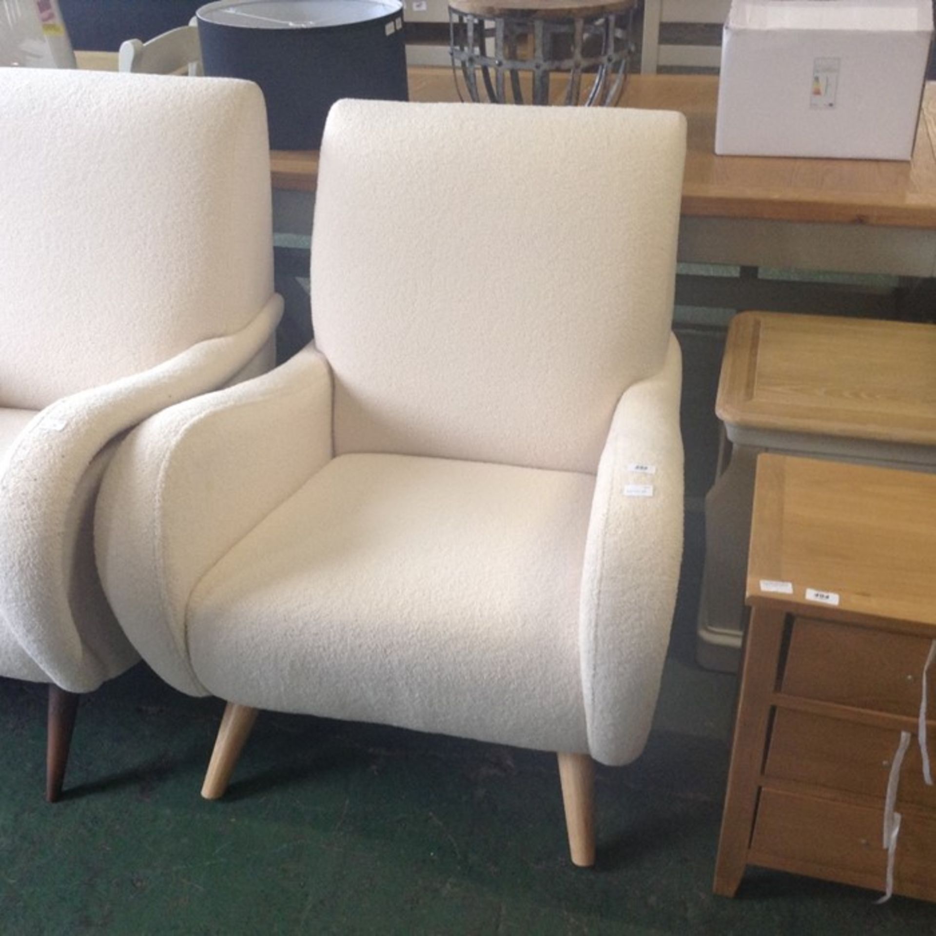 NATURAL WOOLEN WING CHAIR (DAMAGE TO FEET ((700422