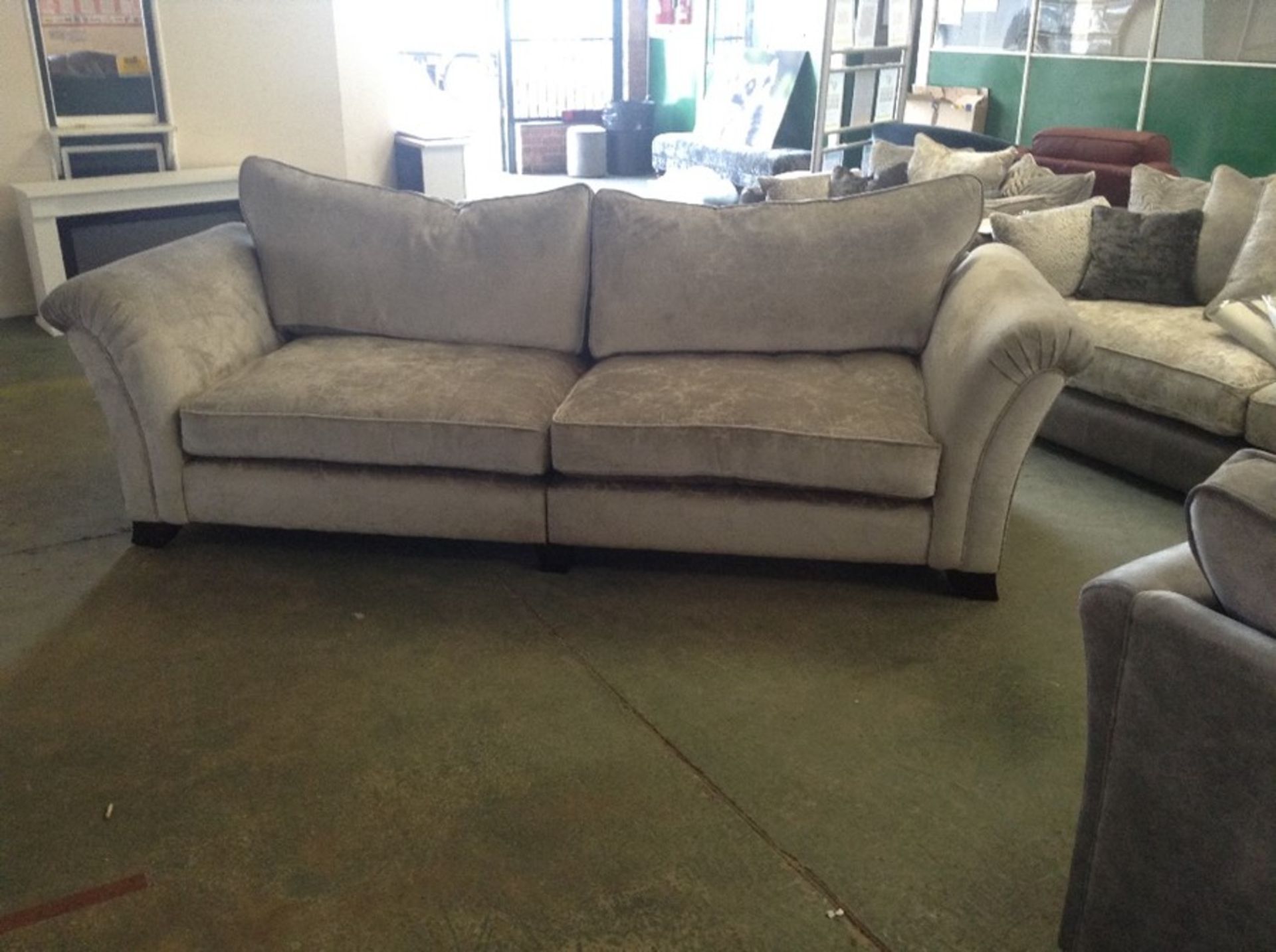 GREY PATTERNED LARGE SPLIT 4 SEATER SOFA (HH176691